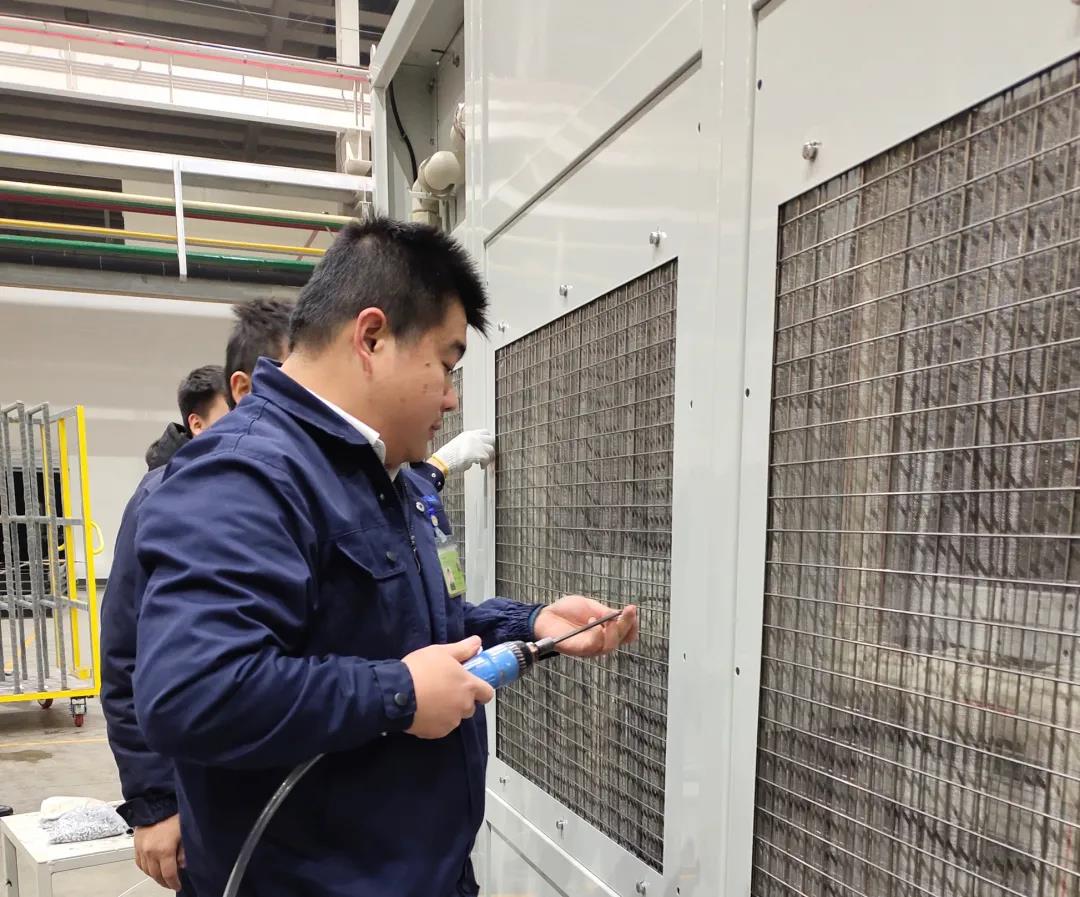 长沙格力首台蒸发冷机组顺利下线