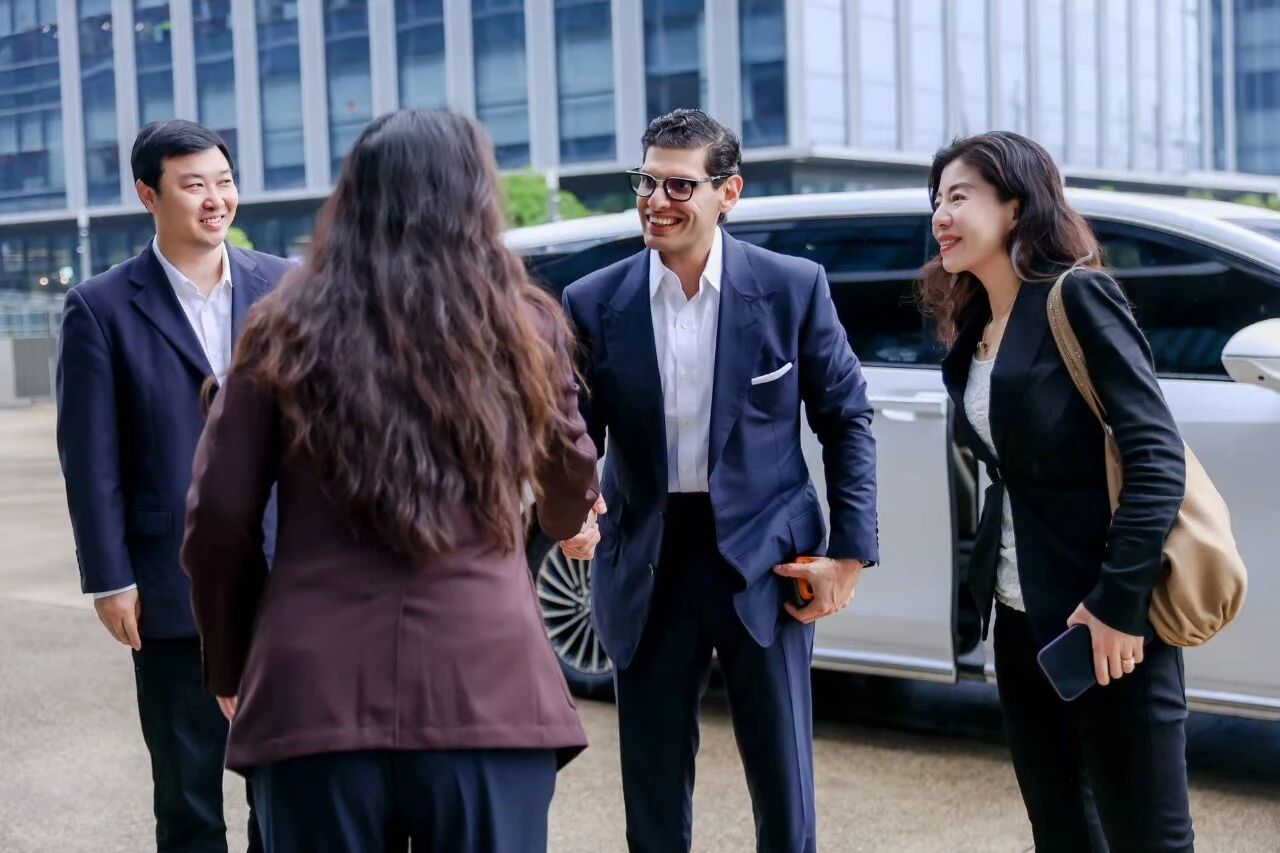 开利亚太、中东和非洲地区气候解决方案总裁吉洛毅访华，签署多项合作备忘录