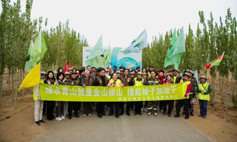 海信中央空调走进敦煌阳关林场开启荒漠绿洲共建行动